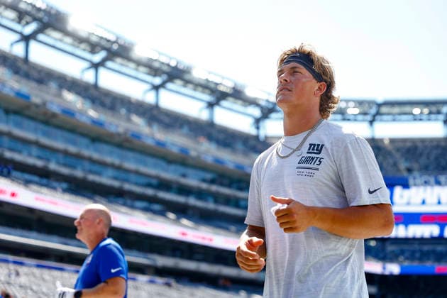 August 15, 2026: Before the game, New York Giants quarterback Jaxson Dart (6) heads back to the locker room in a NFL, American Football Herren, USA preseason game at MetLife Stadium in East Rutherford, NJ. The Minnesota Vikings defeat the New York Giants 13-10. Cal Media East Rutherford USA - ZUMAc04_ 20260815_faf_c04_050 Copyright: xShaquanxWoodyx
