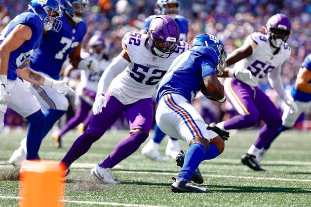 August 15, 2026: During the game, New York Giants running back Damon Bankston (37) advances the ball upfield before being tackled by Minnesota Vikings linebacker Josh Ross (52) in a NFL, American Football Herren, USA preseason game at MetLife Stadium in East Rutherford, NJ. The Minnesota Vikings defeat the New York Giants 13-10. Cal Media East Rutherford USA - ZUMAc04_ 20260815_faf_c04_072 Copyright: xShaquanxWoodyx