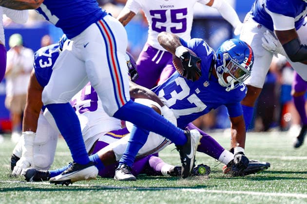 August 15, 2026: During the game, New York Giants running back Damon Bankston (37) advances the ball upfield against the Minnesota Vikings in a NFL, American Football Herren, USA preseason game at MetLife Stadium in East Rutherford, NJ. The Minnesota Vikings defeat the New York Giants 13-10. Cal Media East Rutherford USA - ZUMAc04_ 20260815_faf_c04_069 Copyright: xShaquanxWoodyx