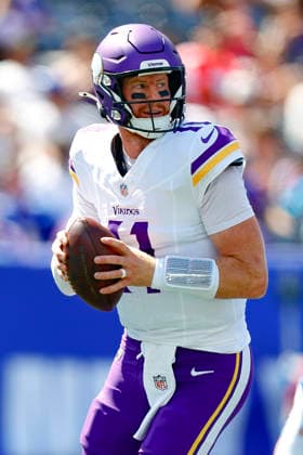 August 15, 2026: During the game, Minnesota Vikings quarterback Carson Wentz (11) drops back in a NFL, American Football Herren, USA preseason game at MetLife Stadium in East Rutherford, NJ. The Minnesota Vikings defeat the New York Giants 13-10. Cal Media East Rutherford USA - ZUMAc04_ 20260815_faf_c04_105 Copyright: xShaquanxWoodyx