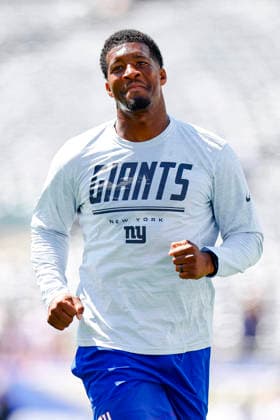 August 15, 2026: Before the game, New York Giants quarterback Jameis Winston (19) warms up in a NFL, American Football Herren, USA preseason game at MetLife Stadium in East Rutherford, NJ. The Minnesota Vikings defeated the New York Giants 13-10. Cal Media East Rutherford USA - ZUMAc04_ 20260815_faf_c04_167 Copyright: xShaquanxWoodyx