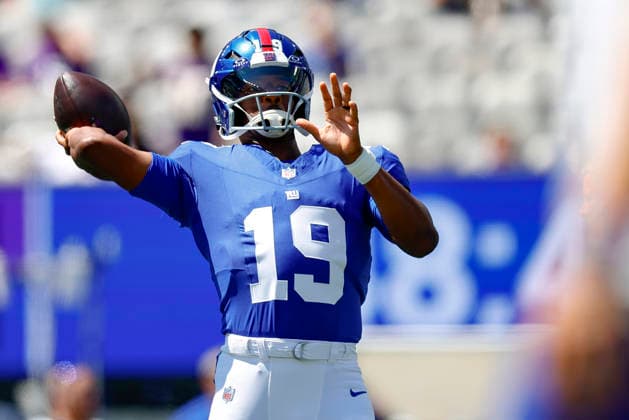 August 15, 2026: Before the game, New York Giants quarterback Jameis Winston (19) warms up in a NFL, American Football Herren, USA preseason game at MetLife Stadium in East Rutherford, NJ. The Minnesota Vikings defeat the New York Giants 13-10. Cal Media East Rutherford USA - ZUMAc04_ 20260815_faf_c04_192 Copyright: xShaquanxWoodyx
