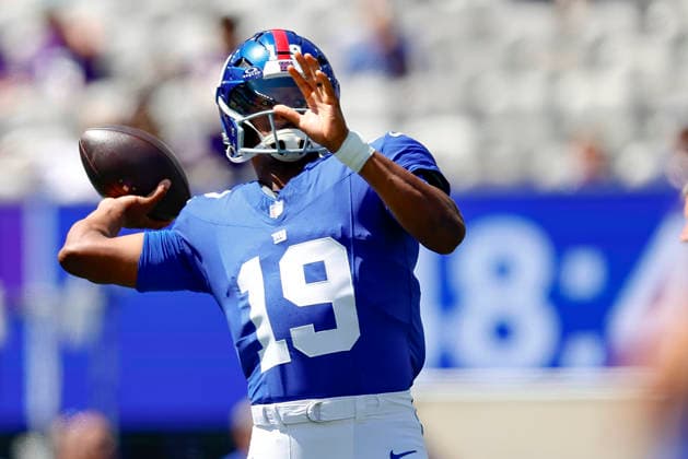 August 15, 2026: Before the game, New York Giants quarterback Jameis Winston (19) warms up in a NFL, American Football Herren, USA preseason game at MetLife Stadium in East Rutherford, NJ. The Minnesota Vikings defeat the New York Giants 13-10. Cal Media East Rutherford USA - ZUMAc04_ 20260815_faf_c04_206 Copyright: xShaquanxWoodyx