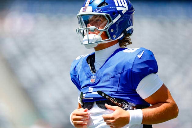 August 15, 2026: Before the game, New York Giants quarterback Jaxson Dart (6) warms up in a NFL, American Football Herren, USA preseason game at MetLife Stadium in East Rutherford, NJ. The Minnesota Vikings defeat the New York Giants 13-10. Cal Media East Rutherford USA - ZUMAc04_ 20260815_faf_c04_210 Copyright: xShaquanxWoodyx