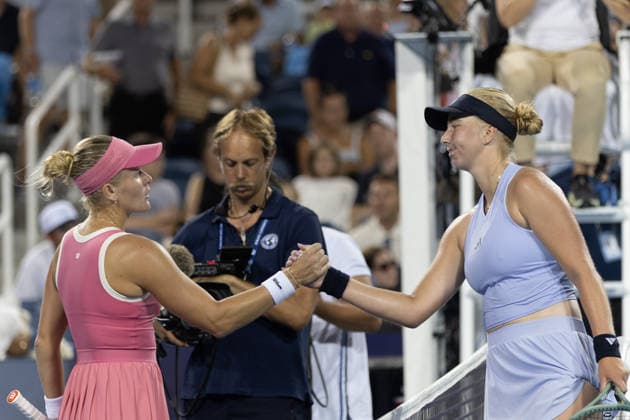 MASON, OHIO - AUGUST 15: Peyton Stearns of United States and Clara Tauson of Denmark shake hands during day five of the Cincinnati Open at the Lindner Family Tennis Center on August 15, 2026 in Mason, Ohio.  Copyright: xShainaxBenhiyoun SPPx Sportspressphoto_SPR208327