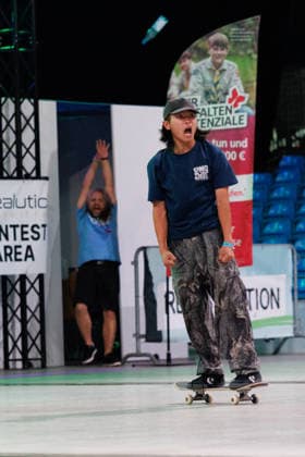 World Freestyle Skateboarding Championships - Men Pro Qualifiers 2026. Germany - Kassel, 15.08.2026 Ikkei Nagao from Japan celebrates his completed trick during, in the background cheers spectator and throws water bottle as the competition in the Men professional Qualifiers at the World Freestyle Skateboarding Championships 2026 in Kassel, Germany. According to the citys official website compete Riders from more than 30 nations at the international freestyle skateboarding event, combining technical tricks, creativity and individual style in the qualification rounds. Hesse