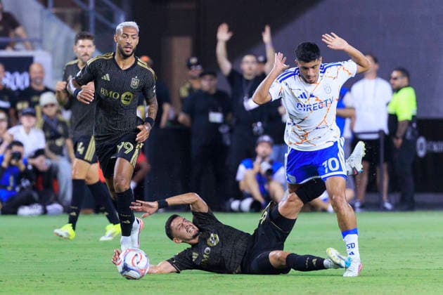 August 15, 2026, Los Angeles, California, USA: Anders Dreyer 10 of the San Diego FC receives a yellow card after committing a foul on Mark Delgado 8 of the Los Angeles Football Club during their regular season MLS, Fussball Herren, USA game on Saturday August 15, 2026 at the BMO Stadium in Los Angeles, California. LAFC lose to San Diego FC, 0-1. ARIANA RUIZ PI Los Angeles USA - ZUMAp124 20260815_zaa_p124_029 Copyright: xArianaxRuizx