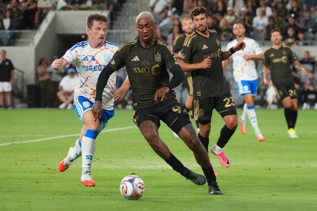 Nkosi Tafari (C) of Los Angeles controls the ball during an MLS, Fussball Herren, USA match between Los Angeles and San Diego at BMO stadium in Los Angeles, United States, 15 August 2026. MLS: Los Angeles vs San Diego !ACHTUNG: NUR REDAKTIONELLE NUTZUNG!  Copyright: xOmarxAlonsox AME9607 20260816-55021156335_1