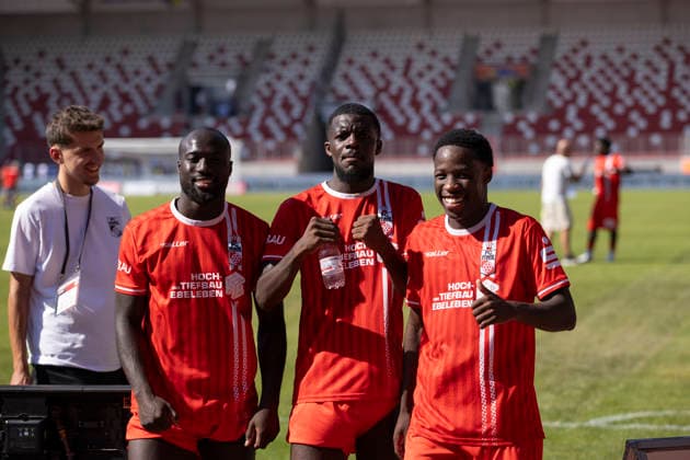 Regionalliga Nordost: FC Rot-Weiß Erfurt vs. 1. FC Magdeburg II; Erfurt; 15.08.2026 Raphael Assibey-Mensah ( 7; FC Rot-Weiß Erfurt) (links), Benny Boboy ( 27; FC Rot-Weiß Erfurt) (Bildmitte) und Benjika Caciel ( 8; FC Rot-Weiß Erfurt) (rechts) Regionalliga Nordost: FC Rot-Weiß Erfurt vs. 1. FC Magdeburg II; Steigerwaldstadion Erfurt; 15.08.2026 *** Northeast Regional League: FC Rot Weiß Erfurt vs. 1. FC Magdeburg II, Erfurt, August 15, 2026. Raphael Assibey Mensah (7, FC Rot Weiß Erfurt) on the left, Benny Boboy 27, FC Rot-Weiß Erfurt (center), and Benjika Caciel 8, FC Rot-Weiß Erfurt (right). Northeast Regional League: FC Rot-Weiß Erfurt vs. 1 FC Magdeburg II at Steigerwaldstadion, Erfurt, August 15, 2026 Copyright: xBEAUTIFULxSPORTS Duehringx