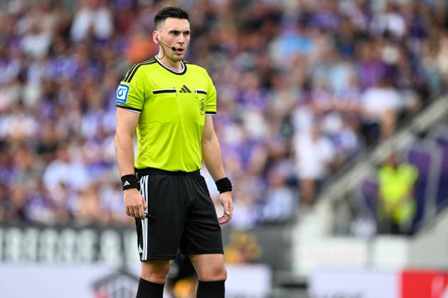 2. Bundesliga 26 27 - VfL Osnabrück - 1. FC Magdeburg am 15.08.2026 an der Bremer Brücke in Osnabrück Schiedsrichter Justin Hasmann *** 2. Bundesliga, Matchday 26, VfL Osnabrück 1, FC Magdeburg, on August 15, 2026, at Bremer Brücke in Osnabrück; Referee: Justin Hasmann MT