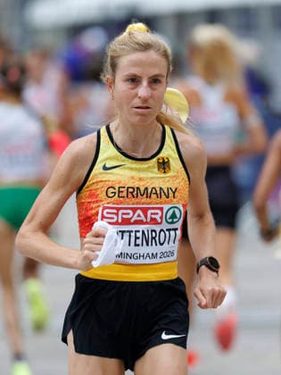 BIRMINGHAM, GREAT BRITAIN - AUGUST 16, 2026: Laura HOTTENROTT (GER Germany) competing in the women’s marathon during the European Athletics Championships on August 16, 2026 in Birmingham, Great Britain. Great Britain Copyright: xAxelxKohringx