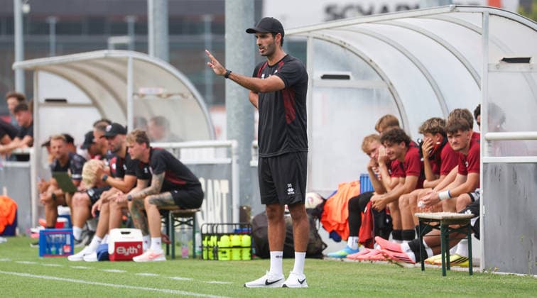 2026.08.15, Deutschland, Stuttgart Fußball U19 VfB Stuttgart vs. FC Ingolstadt 04, Trainer Dennis da Silva Felix (Ingolstadt) *** August 15, 2026, Germany, Stuttgart, U19 Soccer: VfB Stuttgart vs. FC Ingolstadt 04, Coach Dennis da Silva Felix, Ingolstadt