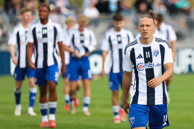 15.08.2026, Fussball, Herren, Regionalliga Nord, 4. Spieltag, BSV Kickers Emden - Eimsbütteler TV Matti Tjaden (blau 11 BSV Kickers Emden) *** August 15, 2026, Soccer, Men s, Regionalliga Nord, Matchday 4, BSV Kickers Emden vs. Eimsbütteler TV, Matti Tjaden (blue, 11), BSV Kickers Emden