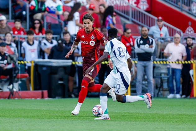 Toronto FC v New England Revolution Theo Corbeanu 7 of Toronto FC runs with the ball during a Major League Soccer game between Toronto FC and New England Revolution at BMO Field in Toronto, Ontario, Canada, on August 15, 2026. Toronto Ontario Canada  Copyright: xIndrawanxKumalax originalFilename:kumala-majorlea260815_npFMT.jpg