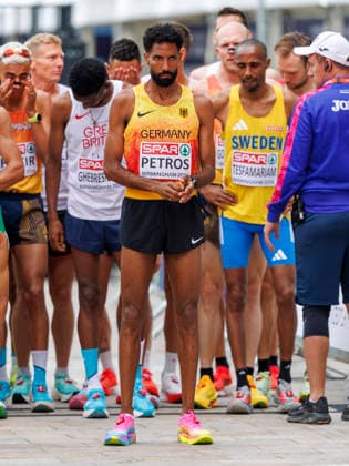 BIRMINGHAM, GREAT BRITAIN - AUGUST 16, 2026: Amanal PETROS (GER Germany) preparing ofr the start in the marathon during the European Athletics Championships on August 16, 2026 in Birmingham, Great Britain. Great Britain Copyright: xAxelxKohringx