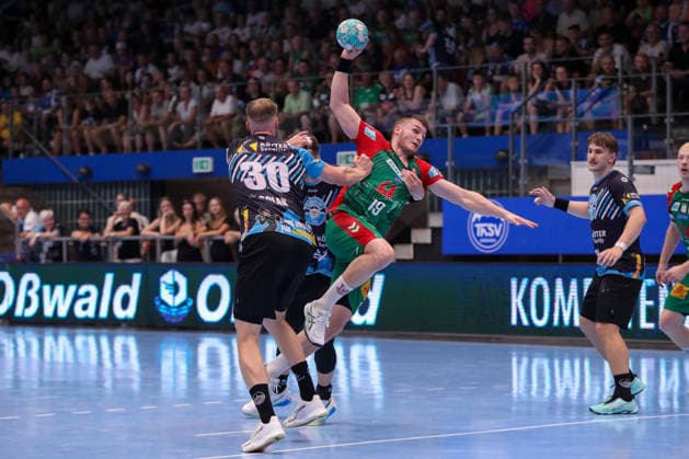 15.08.2026, xgox, Handball - Wartburg Cup SC Magdeburg - ThSV Eisenach emspor, v.l. Elvar Oern Jonsson (Magdeburg, 19) wirft Tor, Torschuetze, erzielt Tor, Treffer, scores the goal Eisenach *** August 15, 2026, xgox, Handball Wartburg Cup: SC Magdeburg vs. ThSV Eisenach, emspor; from left: Elvar Oern Jonsson (Magdeburg); 19 shots on goal; goal scorers; scores a goal; goal; scores the goal (Eisenach)