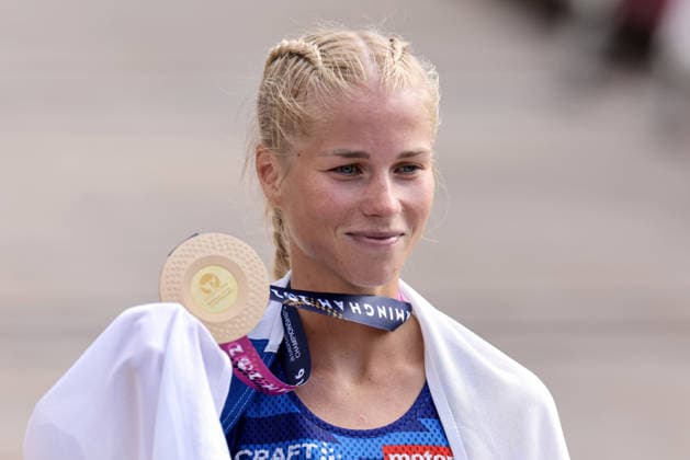 2026 European Athletics Championships, Alexander Stadium, Birmingham, England 16 8 2026 Women s Marathon Finland s Alisa Vainio celebrates after the race with her gold medal Alisa Vainio celebrates after the race with her gold medal 16 8 2026  Copyright: xx 0S9A9148