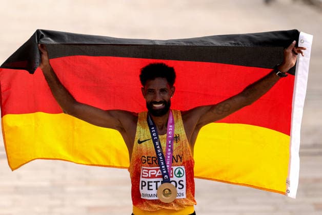 2026 European Athletics Championships, Alexander Stadium, Birmingham, England 16 8 2026 Men s Marathon Germany s Amanal Petros celebrates after the race with his gold medal Amanal Petros celebrates after the race with his gold medal 16 8 2026  Copyright: xx 0U6A8012