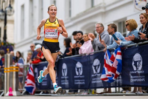BIRMINGHAM, UNITED KINGDOM - AUGUST 16: Laura Hottenrott of Germany competes in the Women s Marathon during the European Athletics Championships in Birmingham on August 16, 2026 in Birmingham, United Kingdom. England United Kingdom Copyright: xBEAUTIFULxSPORTS TobiasxLacknerx