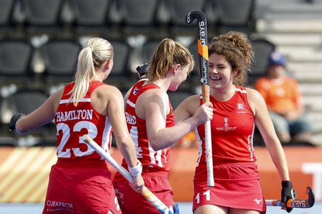 AMSTELVEEN - England players celebrate a goal during the group stage match at the Hockey World Cup between England and South Africa at the Wagener Stadium. BAS CZERWINSKI ANP xVIxANPxSportx xxANPxIVx 565601121 originalFilename: 565601121.jpg