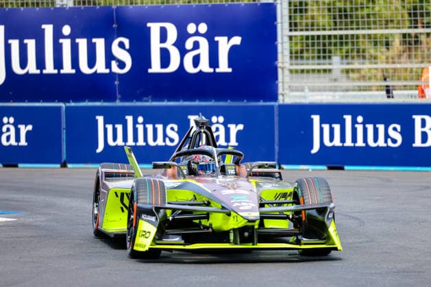 Dan Ticktum (Cupra Kiro, 33) während waehrend des Qualifyings, ABB FIA Formula E World Championship, WM, Weltmeisterschaft London e-Prix 2026, Vereinigtes Koenigreich, Saison 12 2025 26, Runde 17, 16.07.2026, ABB FIA Formula E World Championship, London e-Prix 2026, Vereinigtes Koenigreich, Saison 12 2025 26, Runde 17, 16.07.2026 London *** Dan Ticktum, Cupra Kiro, No. 33, during qualifying, ABB FIA Formula E World Championship, 2026 London e-Prix, United Kingdom, Season 12 (2025–26), Round 17, July 16, 2026, ABB FIA Formula E World Championship, 2026 London e-Prix, United Kingdom, Season 12 (2025–26), Round 17, July 16, 2026, London Copyright: xEibner-Pressefoto LauraxRoemerx EP_LRR