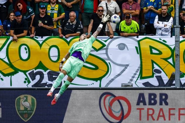 DEN HAAG , 16-08-2026 , WerkTalent Stadium , season 2026 2027 , Dutch Eredivisie football , match between ADO Den Haag and FC Groningen , picture shows Groningen goalkeeper Etienne Vaessen saves ADO - Groningen  x205769628x Copyright:
