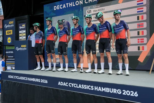 Deutschland: Hamburg - Buxtehude: ADAC Cyclassics 2026 (1.UWT), UCI Worldtour, Männer Elite, Eintages Radrennen: Teampraesentation in Buxtehude: Decathlon CMA CGM Team (WT) *** Germany, Hamburg, Buxtehude, ADAC Cyclassics 2026, 1 UWT, UCI World Tour, Men s Elite, One-Day Cycling Race, Team Presentation in Buxtehude, Decathlon CMA CGM Team WT Copyright: xStefanxTrochax