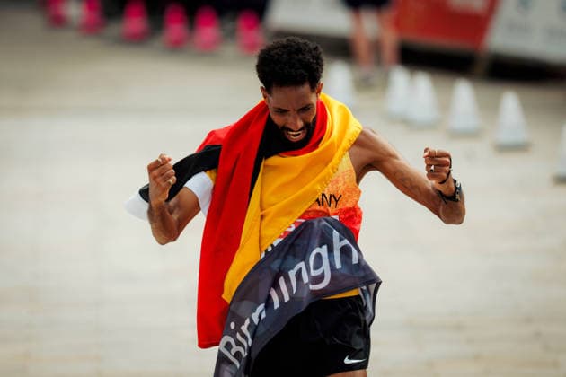 European Athletics Championships; Birmingham, 16.08.2026 Amanal Petros aus Deutschland feiert beim Marathon-Zieleinlauf bei den Europameisterschaften im Leichtathletik Birmingham 2026. *** European Athletics Championships, Birmingham, August 16, 2026: Amanal Petros of Germany celebrates crossing the finish line in the marathon at the 2026 European Athletics Championships in Birmingham Copyright: xBEAUTIFULxSPORTS Flatemerschx