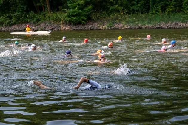 Deutsche Meisterschaften im Swim & Run 2026 Deutschland, Halle Saale 16.August 2026 Im Bild:Die Teilnehmer schwimmen eine Strecke von 400 m Halle Saale Peissnitz Ziegelwiese Sachsen Anhalt Deutschland *** 2026 German Swim Run Championships, Halle an der Saale, August 16, 2026. Pictured: Participants swimming a 400-meter course in Halle an der Saale, Peissnitz, Ziegelwiese, Saxony-Anhalt, Germany