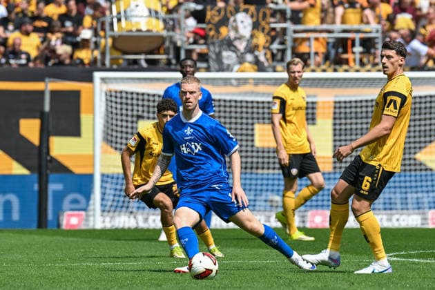 Fußball I Herren I Saison 2026-2027 I 2. Bundesliga I 2. Spieltag I SG Dynamo Dresden - SV Darmstadt 98 I 16.08.2026 Kai Klefisch (17, SV Darmstadt 98), Nicoli Rapp (6, SG Dynamo Dresden) Dresden Rudolf-Harbig-Stadion (Lennestr. 12) Sachsen Deutschland *** Soccer I Men s I 2026–2027 Season I 2. Bundesliga I Matchday 2 I SG Dynamo Dresden vs. SV Darmstadt 98 I August 16, 2026 Kai Klefisch 17, SV Darmstadt 98, Nicoli Rapp 6, SG Dynamo Dresden, Rudolf Harbig Stadium, Lennestr. 12, Dresden, Saxony, Germany Copyright: xLobeca InesxHähnelx