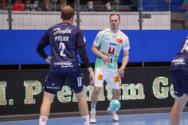 16.08.2026, xgox, Handball - Wartburg Cup SC Magdeburg - SG Flensburg-Handewitt emspor, v.l. Simon Pytlick (Flensburg, 2), Omar Ingi Magnusson (Magdeburg, 14) Zweikampf, Duell, Kampf, tackle Eisenach *** August 16, 2026, xgox, Handball Wartburg Cup: SC Magdeburg vs. SG Flensburg Handewitt, emspor; from left: Simon Pytlick (Flensburg), 2; Omar Ingi Magnusson (Magdeburg), 14; duel, battle, tackle, Eisenach