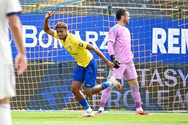 Beveren s Yoni Gomis celebrates after scoring the 1-0 goal during a soccer match between SK Beveren and Royal Sporting Club Anderlecht, Sunday 16 August 2026 in Beveren, on day 2 of the 2026-2027 Jupiler Pro League first division of the Belgian championship. MAARTENxSTRAETEMANS  x183518170x