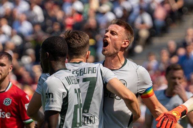 Deutschland: Fussball 2. Bundesliga, 2. Spieltag 2026 2027, Hannover 96 - VfL Wolfsburg am 16.08.2026 in Hannover (Heinz von Heiden Arena): Hauke Wahl (VfL Wolfsburg, 6) bejubelt eine gelungene Abwehraktion. Gesichtsausdruck, Mimik, Emotionen *** German Soccer 2. Bundesliga, Matchday 2, 2026–2027, Hannover 96 vs. VfL Wolfsburg on August 16, 2026, at the Heinz von Heiden Arena in Hannover; Hauke Wahl of VfL Wolfsburg, 6, celebrates a successful defensive play—facial expression, facial gestures, emotions Copyright: xSvenxHeidmannx