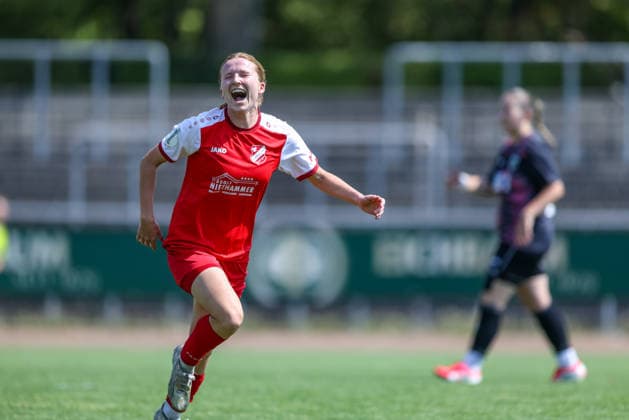 GER, Worms, Wormatia Worms vs SV Eutingen, DFB, DFB Pokal der Frauen, Fussball, Spielzeit 2026 2027, EWR-Arena, Play-offs im Bild: Jana Rinderknecht (SV Eutingen 16) schießt das Tor, Jubel und Freude, Emotionen im DFB Pokal Playoffs DFB DFL REGULATIONS PROHIBIT ANY USE OF PHOTOGRAPHS AS IMAGE SEQUENCES AND OR QUASI-VIDEO, 16.08.2026 *** GER, Worms, Wormatia Worms vs. SV Eutingen, DFB, DFB Women s Cup, Soccer, 2026–2027 Season, EWR Arena, Playoffs in Pictures: Jana Rinderknecht (SV Eutingen 16) scores the goal, celebration and joy, emotions in the DFB Cup playoffs. DFB DFL REGULATIONS PROHIBIT ANY USE OF PHOTOGRAPHS AS IMAGE SEQUENCES AND OR QUASI-VIDEO, August 16, 2026 Copyright: HMBxMedia HendrikxHamelau