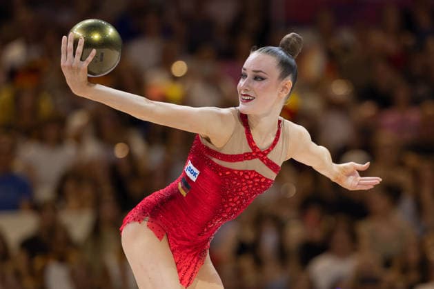 Weltmeisterschaft der Rhythmischen Sportgymnastik Darja Varfolomeev (Deutschland) wird Weltmeisterin im Finale mit dem Ball. Weltmeisterschaft der Rhythmischen Sportgymnastik vom 11. bis zum 16. August in der Festhalle in Frankfurt am Main. Einzelfinale., Frankfurt am Main Hessen Deutschland Festhalle *** World Rhythmic Gymnastics Championships: Darja Varfolomeev of Germany Wins World Title in the Ball Final World Rhythmic Gymnastics Championships, August 11–16 at the Festhalle in Frankfurt am Main Individual Finals, Frankfurt am Main, Hesse, Germany, Festhalle