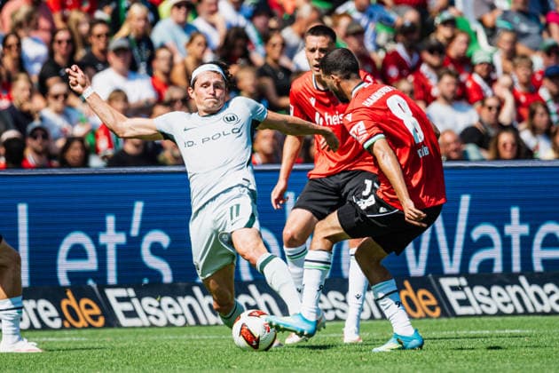 2. Bundesliga: Hannover 96 vs. VfL Wolfsburg, 16.08.2026 Fabian Reese (VfL Wolfsburg, 11) gegen Waniss Taibi (Hannover 96, 8) im Zweikampf; Fußball, 2. Bundesliga, 2. Spieltag: Hannover 96 vs. VfL Wolfsburg am 16.08.2026 in der Heinz von Heiden Arena, Hannover DFL REGULATIONS PROHIBIT ANY USE OF PHOTOGRAPHS AS IMAGE SEQUENCES AND OR QUASI-VIDEO. *** 2. Bundesliga: Hannover 96 vs. VfL Wolfsburg, August 16, 2026—Fabian Reese (VfL Wolfsburg, No. 11) battles Waniss Taibi (Hannover 96, No. 8) in a tackle. Soccer, 2. Bundesliga, Matchday 2: Hannover 96 vs. VfL Wolfsburg on August 16, 2026, at the Heinz von Heiden Arena, Hannover. DFL regulations prohibit any use of photographs as image sequences and or quasi-video. Copyright: xBEAUTIFULxSPORTS Tonhäuserx