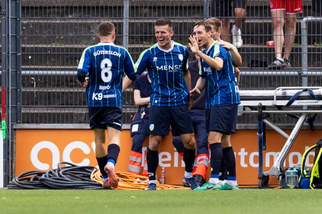 Regionalliga West: 1. FC Köln U21, U 21 - FC Gütersloh, 16.08.2026 Jubel nach dem Tor zum 0:1 durch Aleksandar Kandic (FC Gütersloh, 27). Regionalliga West, 1. FC Köln U21 - FC Gütersloh, 3. Spieltag, am 16.08.2026, Franz-Kremer-Stadion, Köln *** Regionalliga West: 1. FC Köln U21 vs. FC Gütersloh, August 16, 2026. Celebrations after Aleksandar Kandic’s goal to make it 0–1 for FC Gütersloh, 27th matchday of the Regionalliga West, 1 FC Cologne U21 vs. FC Gütersloh, Matchday 3, on August 16, 2026, Franz Kremer Stadium, Cologne Copyright: xBEAUTIFULxSPORTS Meuselx