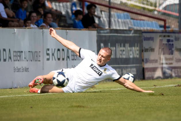 16.08.2026, xhettx, Fussball Regionalliga Suedwest, VfR Mannheim - Eintracht Trier v.l. Jannis Held (SV Eintracht Trier, 2)hält den Ball im Spiel (DFL DFB REGULATIONS PROHIBIT ANY USE OF PHOTOGRAPHS as IMAGE SEQUENCES and or QUASI-VIDEO) *** August 16, 2026, xhettx, Regional League Southwest soccer, VfR Mannheim vs. Eintracht Trier; Jannis Held (SV Eintracht Trier, No. 2) keeps the ball in play. DFL and DFB regulations prohibit any use of photographs as image sequences and or quasi-video.