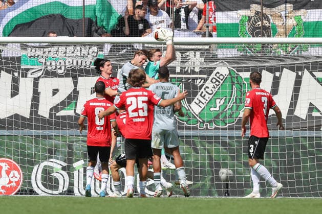 16.08.2026, xtgx, Fussball 2. Bundesliga, Hannover 96 - VfL Wolfsburg, v.l. Leo Weinkauf (Hannover, 30) Parade, haelt den Ball, faengt den Ball, pariert (DFL DFB REGULATIONS PROHIBIT ANY USE OF PHOTOGRAPHS as IMAGE SEQUENCES and or QUASI-VIDEO) Hannover *** August 16, 2026, xtgx, Soccer 2. Bundesliga, Hannover 96 vs. VfL Wolfsburg, from left: Leo Weinkauf (Hannover), 30, makes a save, catches the ball, blocks the shot. DFL and DFB regulations prohibit any use of photographs as image sequences and or quasi-video. Hannover