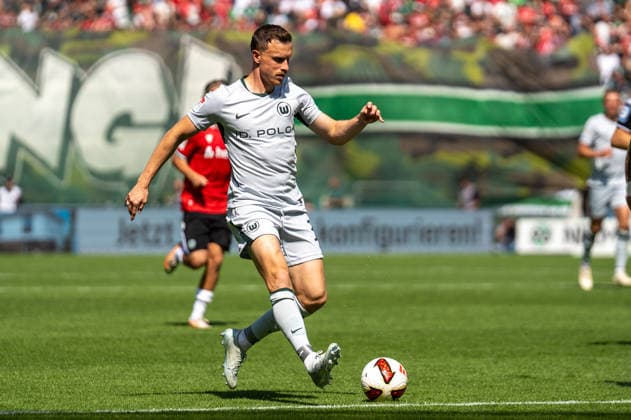 Deutschland: Fussball 2. Bundesliga, 2. Spieltag 2026 2027, Hannover 96 - VfL Wolfsburg am 16.08.2026 in Hannover (Heinz von Heiden Arena): Yannick Gerhardt (VfL Wolfsburg, 31) am Ball *** German Soccer 2. Bundesliga, Matchday 2, 2026–2027, Hannover 96 vs. VfL Wolfsburg on August 16, 2026, at the Heinz von Heiden Arena in Hannover; Yannick Gerhardt of VfL Wolfsburg, No. 31, in possession of the ball Copyright: xSvenxHeidmannx