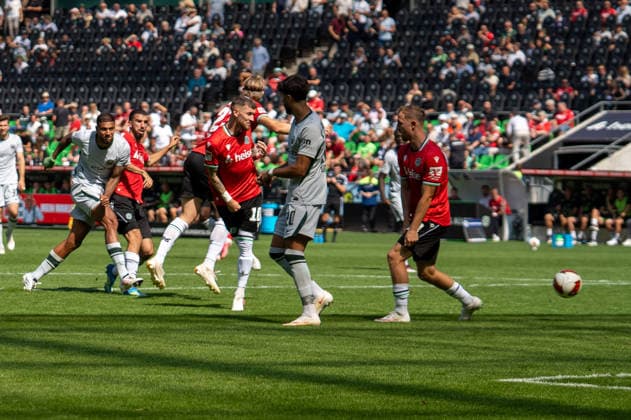 Deutschland: Fussball 2. Bundesliga, 2. Spieltag 2026 2027, Hannover 96 - VfL Wolfsburg am 16.08.2026 in Hannover (Heinz von Heiden Arena): Schuss Torschuss Vinicius Souza (VfL Wolfsburg, 5) *** German Soccer 2. Bundesliga, Matchday 2, 2026–2027, Hannover 96 vs. VfL Wolfsburg on August 16, 2026, at the Heinz von Heiden Arena in Hannover; Shot on goal by Vinicius Souza (VfL Wolfsburg), 5 Copyright: xSvenxHeidmannx