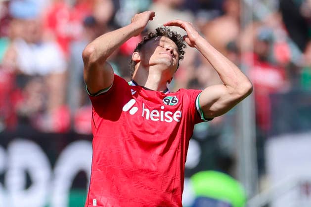 Benedikt Pichler (Hannover 96) schaut enttaeuscht waehrend des Spiels der 2. Bundesliga zwischen Hannover 96 und VfL Wolfsburg, Heinz von Heiden Arena am 16. August 2026 in Hannover, Deutschland. (Foto von Marco Steinbrenner DeFodi Images) +++ Benedikt Pichler (Hannover 96) looks dejected during the 2nd Bundesliga match between Hannover 96 and VfL Wolfsburg at Heinz von Heiden Arena on August 16, 2026 in Hanover, Germany. (Photo by Marco Steinbrenner DeFodi Images) DFB DFL REGULATIONS PROHIBIT ANY USE OF PHOTOGRAPHS AS IMAGE SEQUENCES AND OR QUASI-VIDEO. (Photo by Marco Steinbrenner DeFodi Images) - *** Benedikt Pichler of Hannover 96 looks disappointed during the 2. Bundesliga match between Hannover 96 and VfL Wolfsburg, Heinz von Heiden Arena on August 16, 2026, in Hanover, Germany. Photo by Marco Steinbrenner, DeFodi Images. Benedikt Pichler of Hannover 96 looks dejected during the 2nd Bundesliga match between Hannover 96 and VfL Wolfsburg at Heinz von Heiden Arena on August 16, 2026 in Hanover, Germany. Photo by Marco Steinbrenner, DeFodi Images. DFB and DFL regulations prohibit any use of photographs as image sequences and or quasi-video. Photo by Marco Steinbrenner, DeFodi Images.