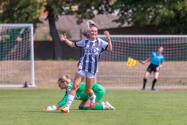 Erfurt, Deutschland 16. August 2026: DFB-Pokal Frauen - 2026 2027 - Play-off - 1. FFV Erfurt gegen FC Ingolstadt 04 Im Bild: 2. v.li. Torschützin Carina Wüst Wuest (FCI) jubelt nach ihrem Tor zum 0:1 DFL DFB regulations prohibit any use of photographs as image sequences and or quasi-video Sportpark Johannesplatz Thüringen *** Erfurt, Germany, August 16, 2026, 2026–2027 DFB Women’s Cup Playoff 1: FFV Erfurt vs. FC Ingolstadt 04. Pictured, second from left: Goal scorer Carina Wüst (FCI) celebrates after scoring the 0–1 goal. DFL and DFB regulations prohibit any use of photographs as image sequences and or quasi-video. Sportpark Johannesplatz, Thuringia Copyright: xFotostandx xSchäferx