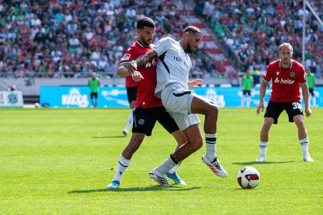 Hannover, Deutschland 16. August 2026: 2. BL - 2026 2027 - Sp. 2 - Hannover 96 gegen VfL Wolfsburg Im Bild: v. li. im Zweikampf Waniss Taibi (H96) und Vinicius Souza (VfL) DFL DFB regulations prohibit any use of photographs as image sequences and or quasi-video Heinz von Heiden Arena Niedersachsen *** Hanover, Germany August 16, 2026 2. Bundesliga 2026–2027 Matchday 2 Hannover 96 vs. VfL Wolfsburg Pictured from left in a tackle: Waniss Taibi (H96) and Vinicius Souza (VfL) DFL and DFB regulations prohibit any use of photographs as image sequences and or quasi-video. Heinz von Heiden Arena, Lower Saxony Copyright: xFotostandx xKruczynskix