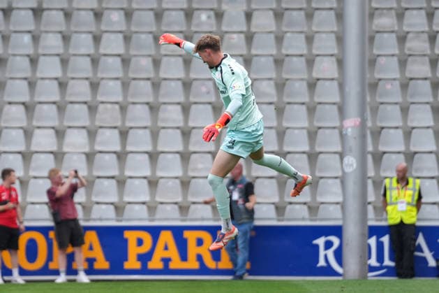 Finn Sauer (KSV Hessen Kassel, 34) Torjubel, Emotionen, Torschuss, Abschluss, Torerfolg, Treffer , Deutschland, Fussball, Regionalliga Südwest, 2.Spieltag, 2026 2027, SC Freiburg II vs. KSV Hessen Kassel, 16.08.2026, Dreisamstadion, Freiburg Freiburg Dreisamstadion Baden-Wuerttemberg Deutschland *** Finn Sauer, KSV Hessen Kassel, 34, goal celebration, emotions, shot on goal, finish, goal scored, goal, Germany, soccer, Regionalliga Südwest, Matchday 2, 2026–2027, SC Freiburg II vs. KSV Hessen Kassel, August 16, 2026, Dreisamstadion, Freiburg, Dreisamstadion, Baden-Württemberg, Germany Copyright: xArnexAmbergx