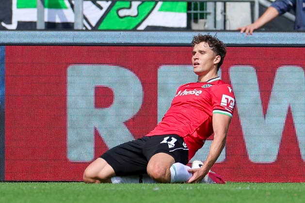Benedikt Pichler (Hannover 96) schaut enttaeuscht waehrend des Spiels der 2. Bundesliga zwischen Hannover 96 und VfL Wolfsburg, Heinz von Heiden Arena am 16. August 2026 in Hannover, Deutschland. (Foto von Marco Steinbrenner DeFodi Images) +++ Benedikt Pichler (Hannover 96) looks dejected during the 2nd Bundesliga match between Hannover 96 and VfL Wolfsburg at Heinz von Heiden Arena on August 16, 2026 in Hanover, Germany. (Photo by Marco Steinbrenner DeFodi Images) DFB DFL REGULATIONS PROHIBIT ANY USE OF PHOTOGRAPHS AS IMAGE SEQUENCES AND OR QUASI-VIDEO. (Photo by Marco Steinbrenner DeFodi Images) - *** Benedikt Pichler of Hannover 96 looks disappointed during the 2. Bundesliga match between Hannover 96 and VfL Wolfsburg, Heinz von Heiden Arena on August 16, 2026, in Hanover, Germany. Photo by Marco Steinbrenner, DeFodi Images. Benedikt Pichler of Hannover 96 looks dejected during the 2nd Bundesliga match between Hannover 96 and VfL Wolfsburg at Heinz von Heiden Arena on August 16, 2026 in Hanover, Germany. Photo by Marco Steinbrenner, DeFodi Images. DFB and DFL regulations prohibit any use of photographs as image sequences and or quasi-video. Photo by Marco Steinbrenner, DeFodi Images.