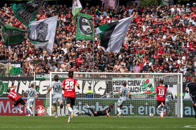 Deutschland: Fussball 2. Bundesliga, 2. Spieltag 2026 2027, Hannover 96 - VfL Wolfsburg am 16.08.2026 in Hannover (Heinz von Heiden Arena): Benedikt Pichler (Hannover 96, 11) Chance Großchance Torschuss Schuss *** German Soccer 2. Bundesliga, Matchday 2, 2026–2027, Hannover 96 vs. VfL Wolfsburg on August 16, 2026, at the Heinz von Heiden Arena in Hannover; Benedikt Pichler (Hannover 96), 11 chances, big chance, shot on goal, shot Copyright: xSvenxHeidmannx