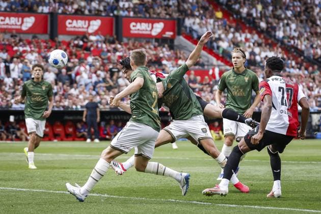 ROTTERDAM - Ayase Ueda of Feyenoord scores the 2-0 during the Dutch Eredivisie match between Feyenoord and Go Ahead Eagles at Feyenoord stadium De Kuip on August 16, 2026 in Rotterdam, the Netherlands. PIETER STAM DE JONGE ANP Eredivisie 2026-2027 xVIxANPxSportx xxANPxIVx 565611417 originalFilename: 565611417.jpg