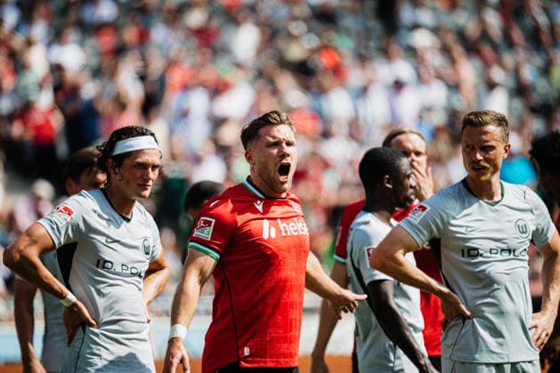 2. Bundesliga: Hannover 96 vs. VfL Wolfsburg, 16.08.2026 Benjamin Källman (Hannover 96, 9) schreit, Fabian Reese (VfL Wolfsburg, 11); Fußball, 2. Bundesliga, 2. Spieltag: Hannover 96 vs. VfL Wolfsburg am 16.08.2026 in der Heinz von Heiden Arena, Hannover DFL REGULATIONS PROHIBIT ANY USE OF PHOTOGRAPHS AS IMAGE SEQUENCES AND OR QUASI-VIDEO. *** 2. Bundesliga: Hannover 96 vs. VfL Wolfsburg, August 16, 2026; Benjamin Källman (Hannover 96), No. 9, Fabian Reese (VfL Wolfsburg), No. 11; Soccer, 2. Bundesliga, Matchday 2: Hannover 96 vs. VfL Wolfsburg on August 16, 2026, at the Heinz von Heiden Arena, Hannover. DFL regulations prohibit any use of photographs as image sequences and or quasi-video. Copyright: xBEAUTIFULxSPORTS Tonhäuserx