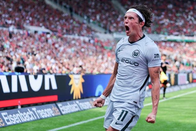 Fabian Reese (VfL Wolfsburg) bejubelt seinen Treffer zum 0:1 waehrend des Spiels der 2. Bundesliga zwischen Hannover 96 und VfL Wolfsburg, Heinz von Heiden Arena am 16. August 2026 in Hannover, Deutschland. (Foto von Marco Steinbrenner DeFodi Images) +++ Fabian Reese (VfL Wolfsburg) celebrates after scoring his teams first goal during the 2nd Bundesliga match between Hannover 96 and VfL Wolfsburg at Heinz von Heiden Arena on August 16, 2026 in Hanover, Germany. (Photo by Marco Steinbrenner DeFodi Images) DFB DFL REGULATIONS PROHIBIT ANY USE OF PHOTOGRAPHS AS IMAGE SEQUENCES AND OR QUASI-VIDEO. (Photo by Marco Steinbrenner DeFodi Images) - *** Fabian Reese of VfL Wolfsburg celebrates his goal to make it 0–1 during the 2. Bundesliga match between Hannover 96 and VfL Wolfsburg, Heinz von Heiden Arena on August 16, 2026, in Hanover, Germany. Photo by Marco Steinbrenner, DeFodi Images. Fabian Reese of VfL Wolfsburg celebrates after scoring his team’s first goal during the 2. Bundesliga match between Hannover 96 and VfL Wolfsburg at Heinz von Heiden Arena on August 16, 2026 in Hanover, Germany. Photo by Marco Steinbrenner, DeFodi Images. DFB and DFL regulations prohibit any use of photographs as image sequences and or quasi-video. Photo by Marco Steinbrenner, DeFodi Images.